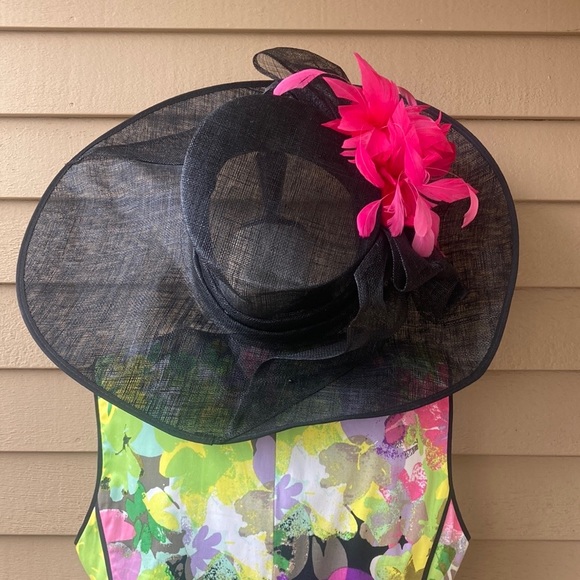 Gorgeous Derby Hat Flax Black W/Fuchsia Feathers - Picture 6 of 15